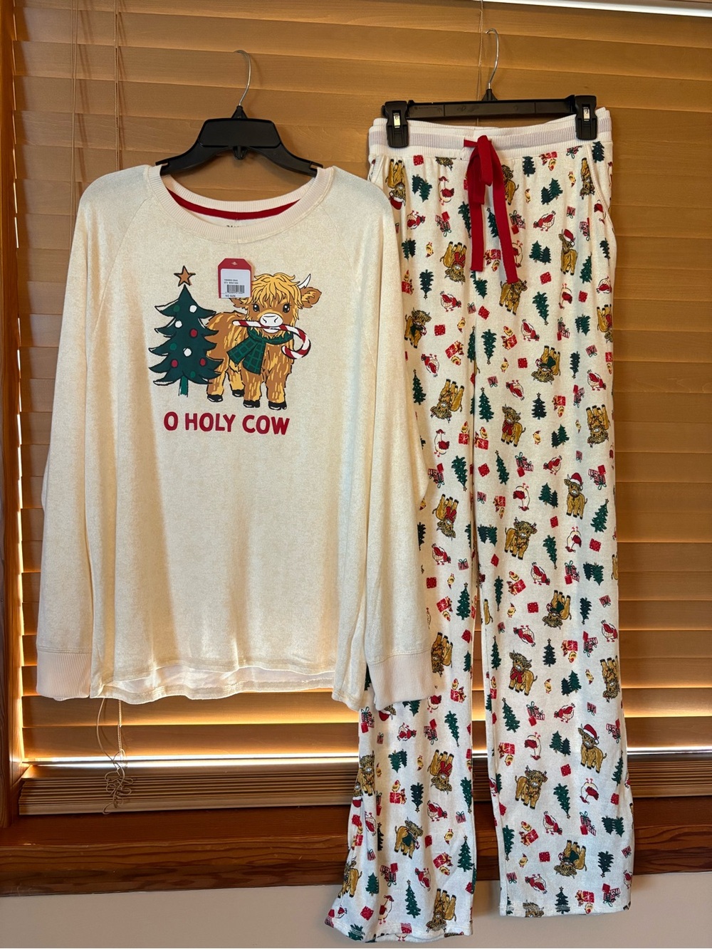 O Holy Cow NWT Cream Holiday Pajama Set/Festive Print/ pockets. Oversized XLarge